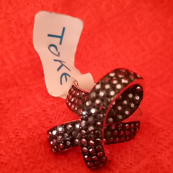 Silver and 🖤 bow chunky ring - Picture 1 of 4